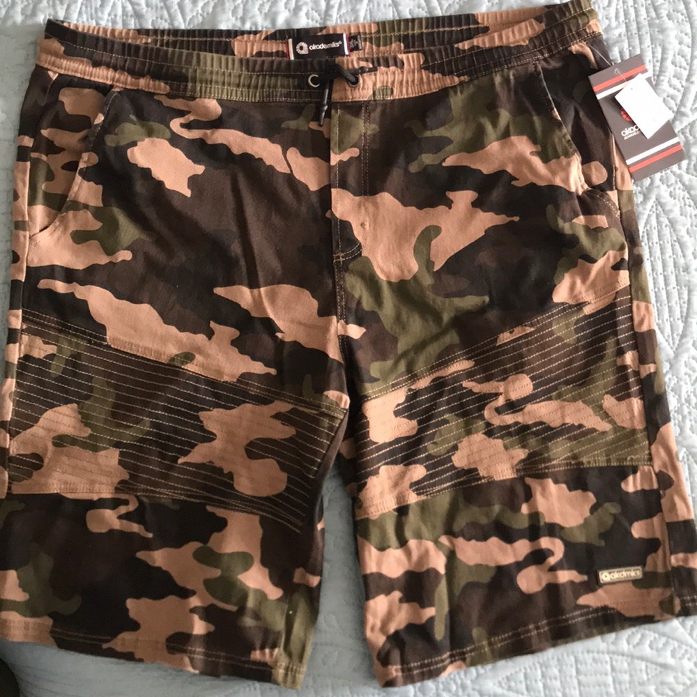 NWT Camo shorts